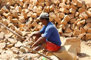 Os flagrantes aconteciam nas regiões de agricultura, pecuária e construção civil (Foto: Divulgação/ MPT)