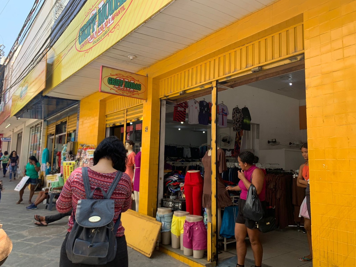 Lojas se preparando para a o feriado do Dia das Crianças