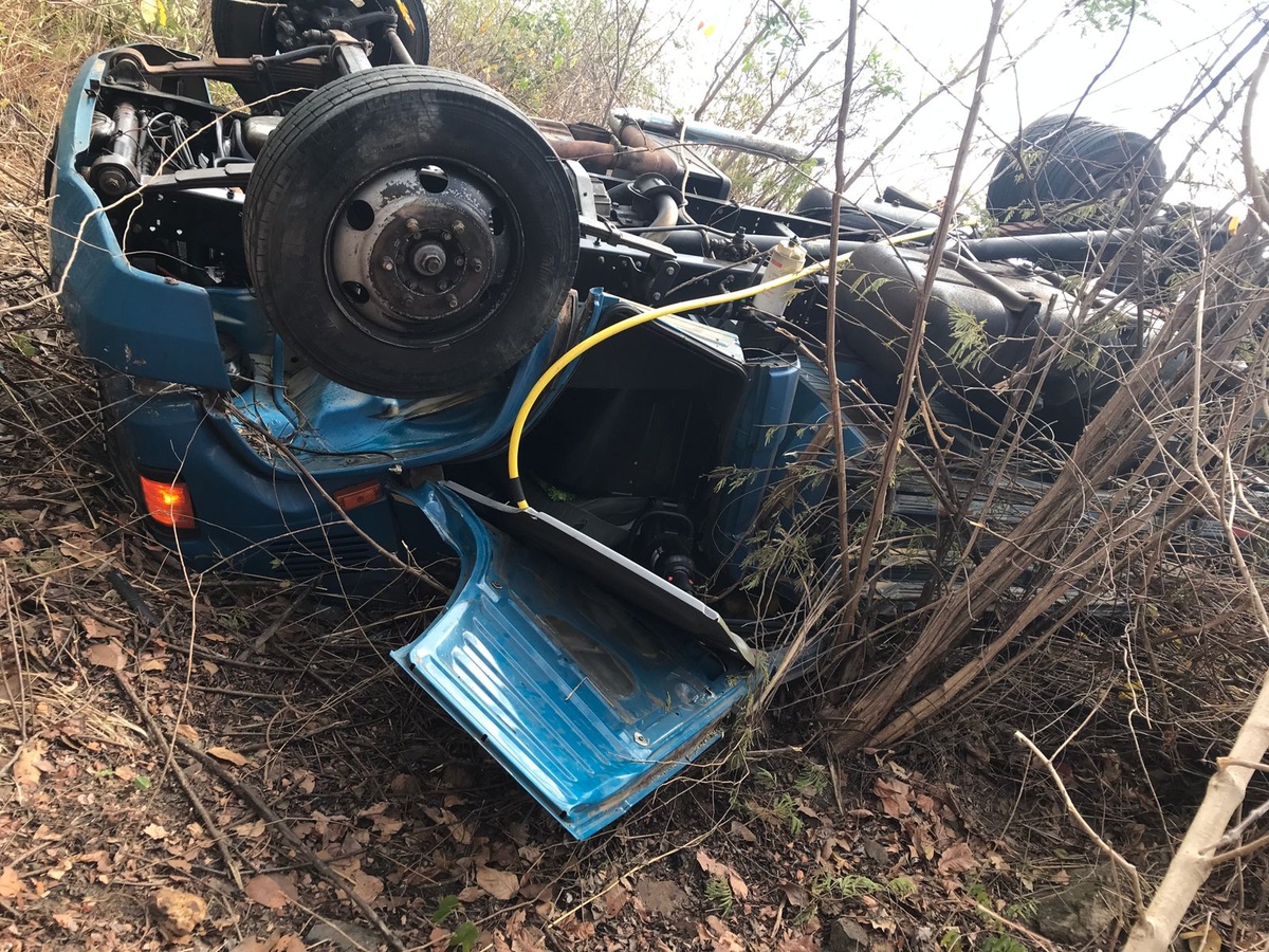 Terceiro acidente de caminhão, em menos de 24h.
