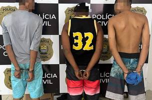Além dos dois suspeitos, um menor foi apreendido sob suspeita de participação no crime. (Foto: Polícia Civil)