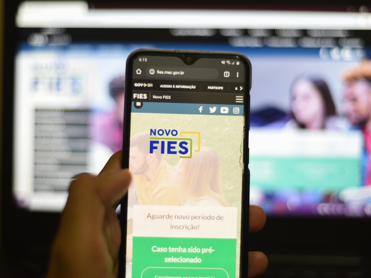 Fundo de Financiamento Estudantil (FIES).