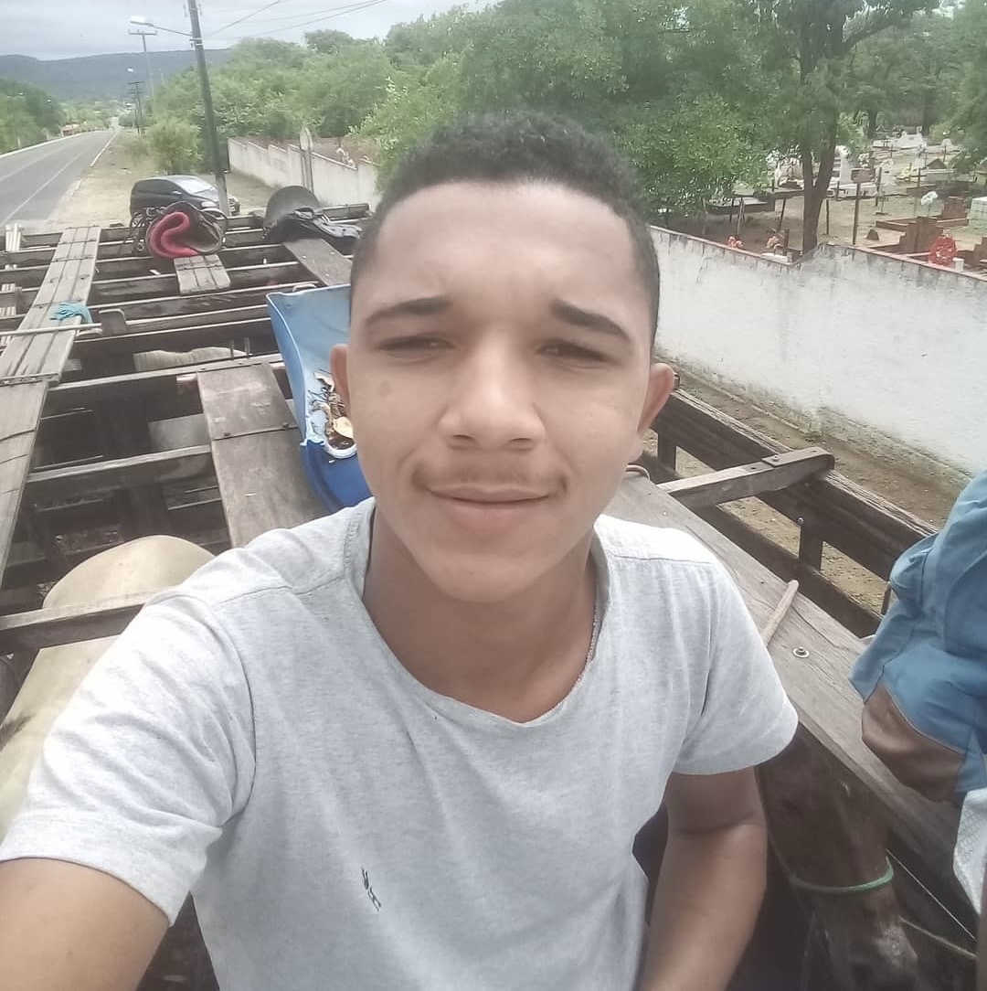 Jovem é morto a facadas durante discussão em bebedeira no Piauí.