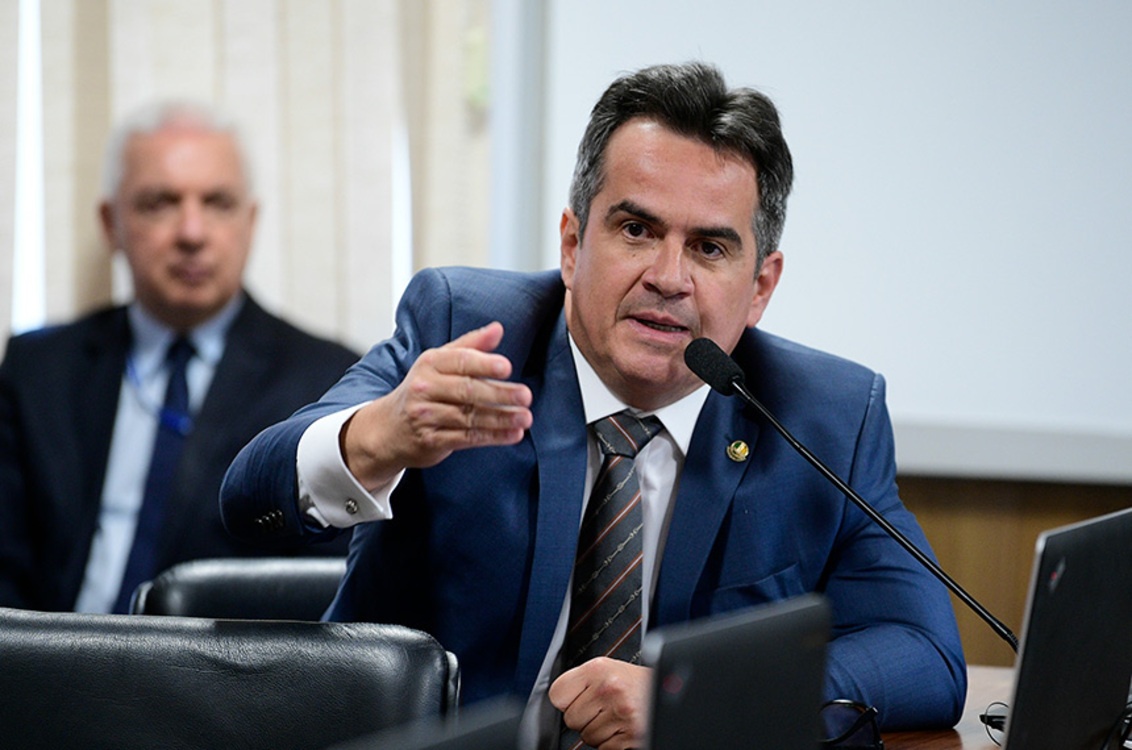 Senador Ciro Nogueira.
