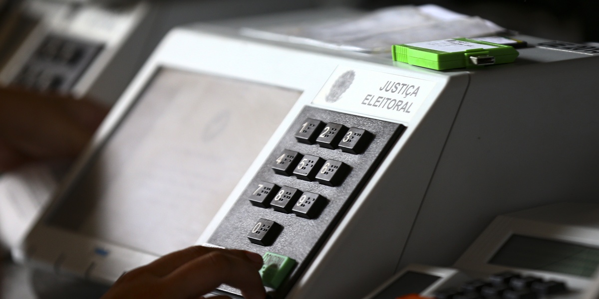 TRE recebe 1200 urnas que deverão ser usadas nas eleições de 2024.