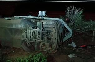 Acidente com ônibus clandestino deixa 29 pessoas feridas no Sul do Piauí. (Foto: Reprodução/ Divulgação)