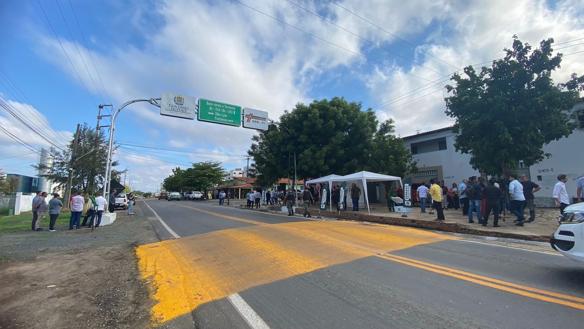 Rafael Fonteles inaugura restauração de rodovias em Teresina e José de Freitas.