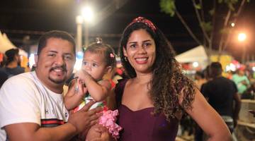 Elana Rayanne curtindo com a família o Bloco Vaca Atolada em Teresina (Foto: Foto: Narcílio Costa/Correio Piauiense)