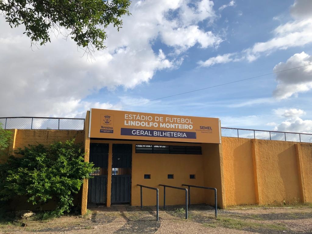 Estádio Lindolfo Monteiro