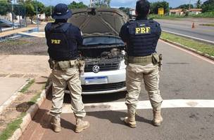 Homem é preso após ser flagrado com carro roubado (Foto: Divulgação/ PRF-PI)