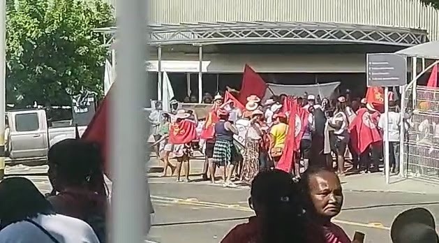 Integrantes do MST invadem Equatorial Energia em Teresina