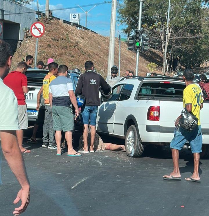 Motorista embriagado colide em moto e deixa duas pessoas feridas na BR-316.