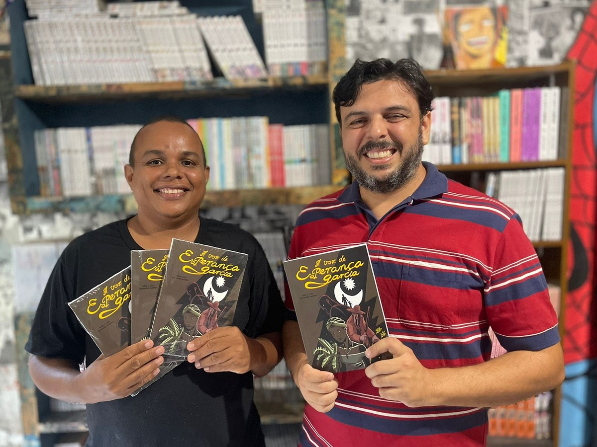Redator João Luiz e o quadrinista Bernardo Aurélio.