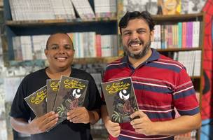 Redator João Luiz e o quadrinista Bernardo Aurélio. (Foto: Luis Fernando Amaranes/ Correio Piauiense)