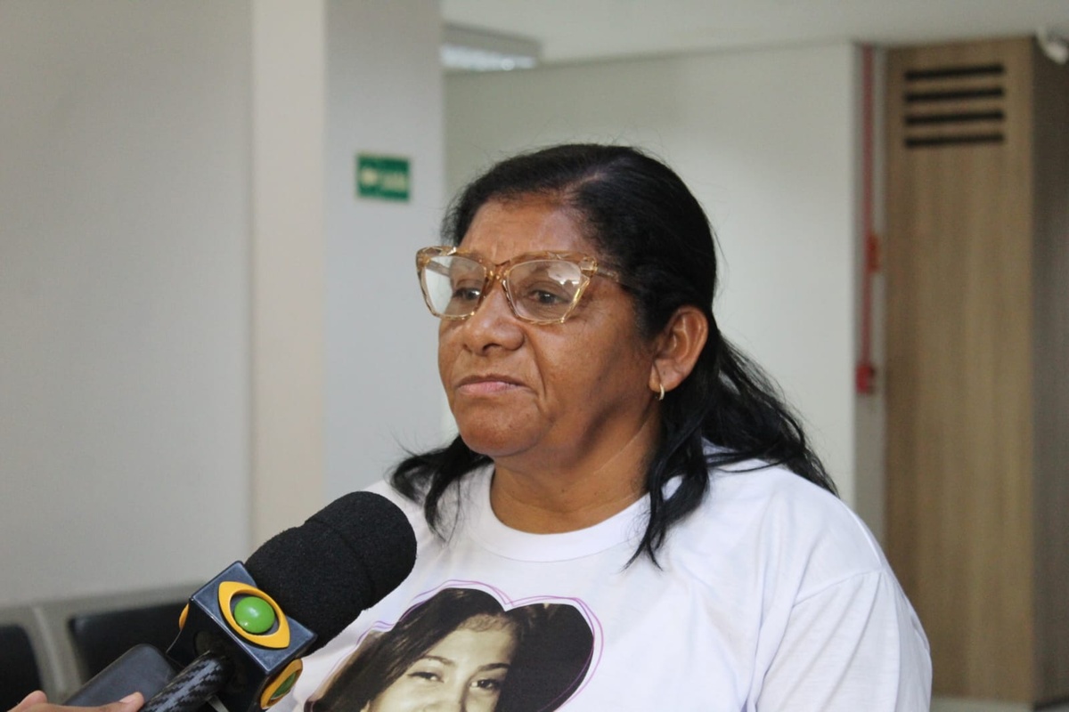 A mãe de Janaína, que pede por justiça.