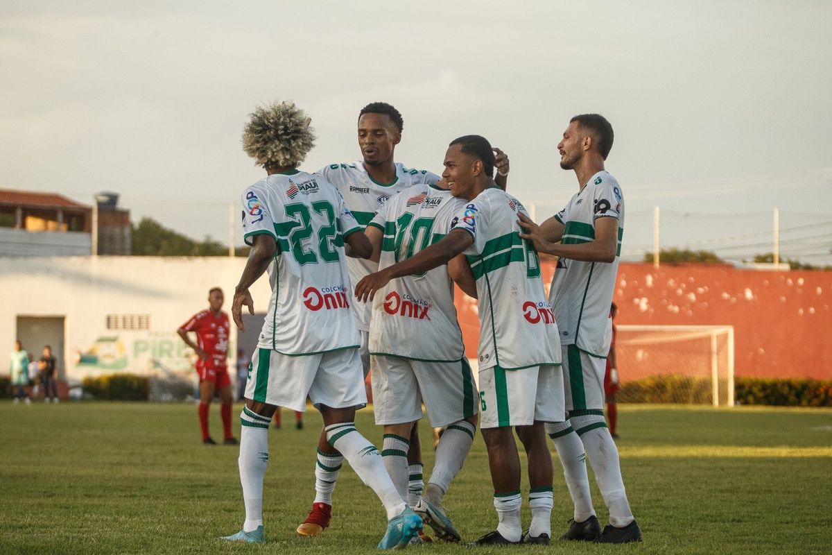 4 Julho e Altos, pela primeira rodada do Campeonato Piauiense.