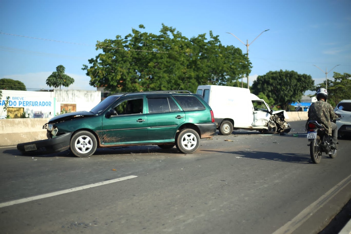 Acidente na BR 316 com colisão frontal.