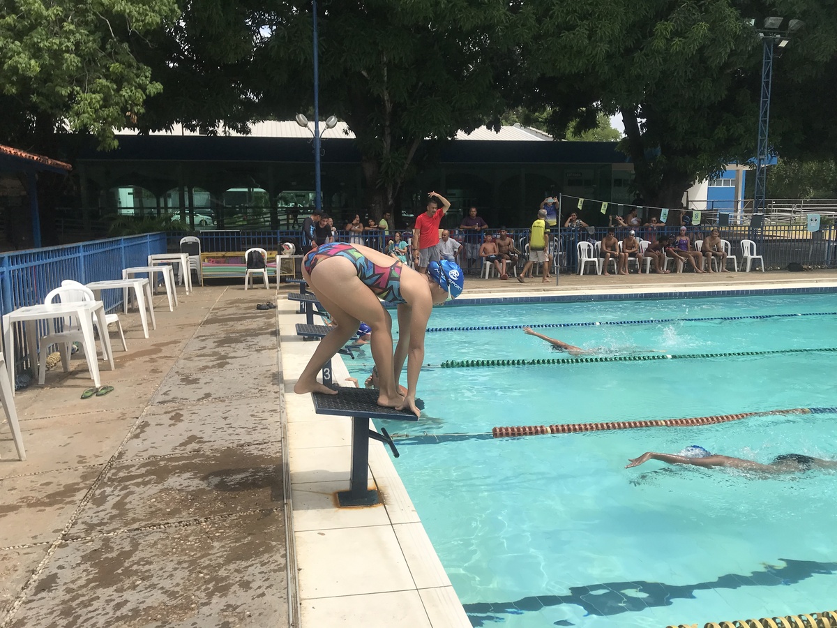 Competidores no 1° Festival 10h nadando, organizado pela FPDA.
