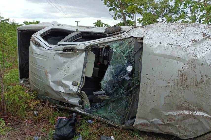 Criança de oito anos morre e quatro ficam feridos em acidente na BR-343.