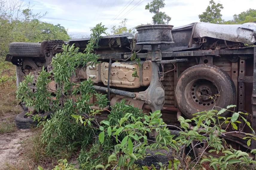 Criança de oito anos morre e quatro ficam feridos em acidente na BR-343.
