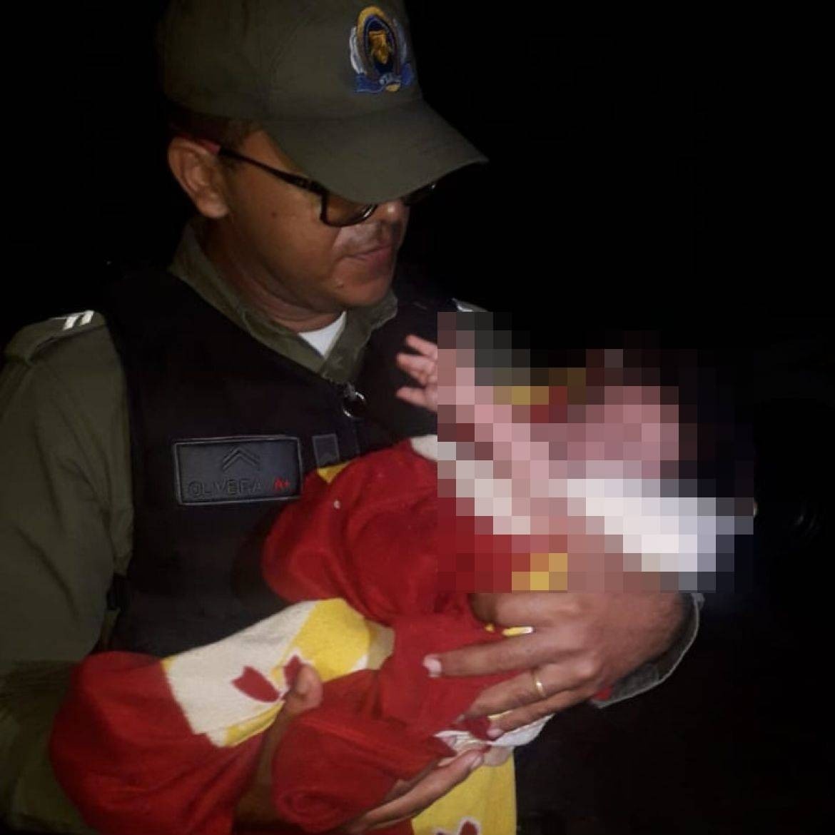 Criança de quatro meses é localizada em área de mata.