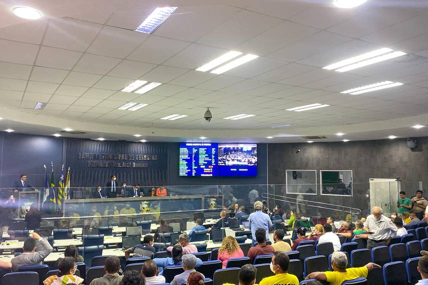 Crise na saúde: sessão extraordinária é cancelada por falta de vereadores.