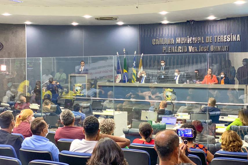 Crise na saúde: sessão extraordinária é cancelada por falta de vereadores.