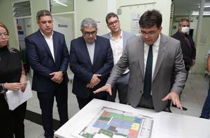 Governador Rafael Fonteles em antiga sede da Maternidade. (Foto: Reprodução/ ASCOM)