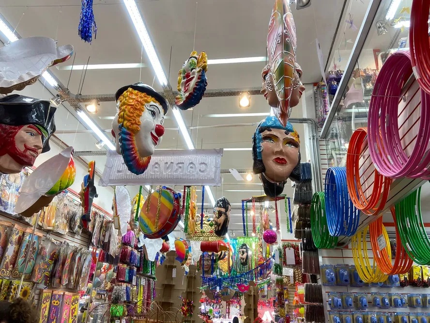 Horário especial de funcionamento do comércio para o Carnaval.