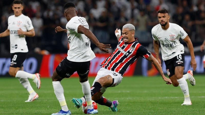 Luciano, do São Paulo, contra o Corinthians.