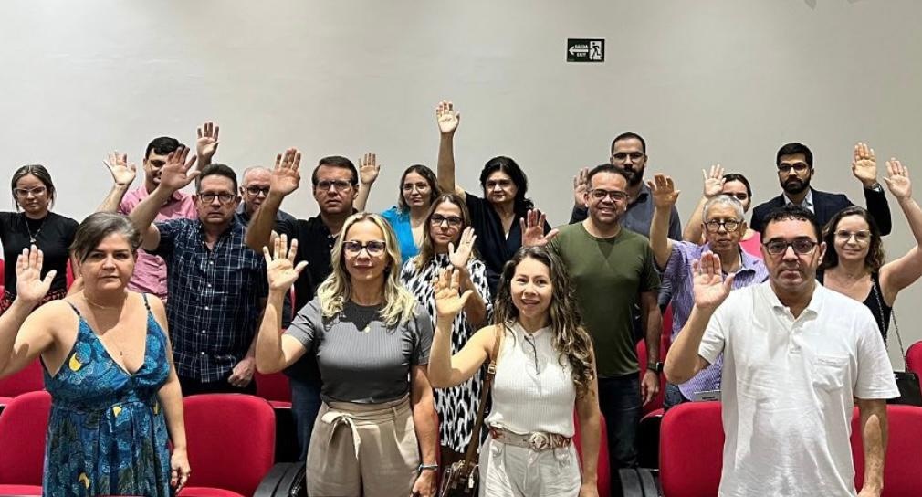 Médicos realizam paralisação e reivindicam melhores condições de trabalho.
