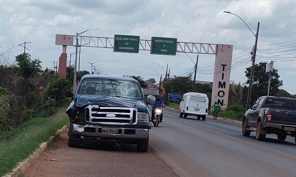 Piloto e passageiro de moto morrem ao serem atingidos por carro em Timon.
