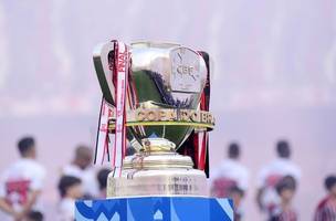 Taça da Copa do Brasil 2023. (Foto: Marcos Ribolli)