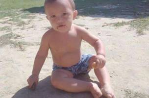 Criança de 2 anos morre eletrocutada ao tocar em placa luminosa em Teresina. (Foto: Reprodução/ Arquivo Pessoal)