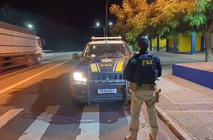 PRF apreende 11 kg de maconha em mochila de passageira em ônibus no Piauí. (Foto: Reprodução/ PRF)