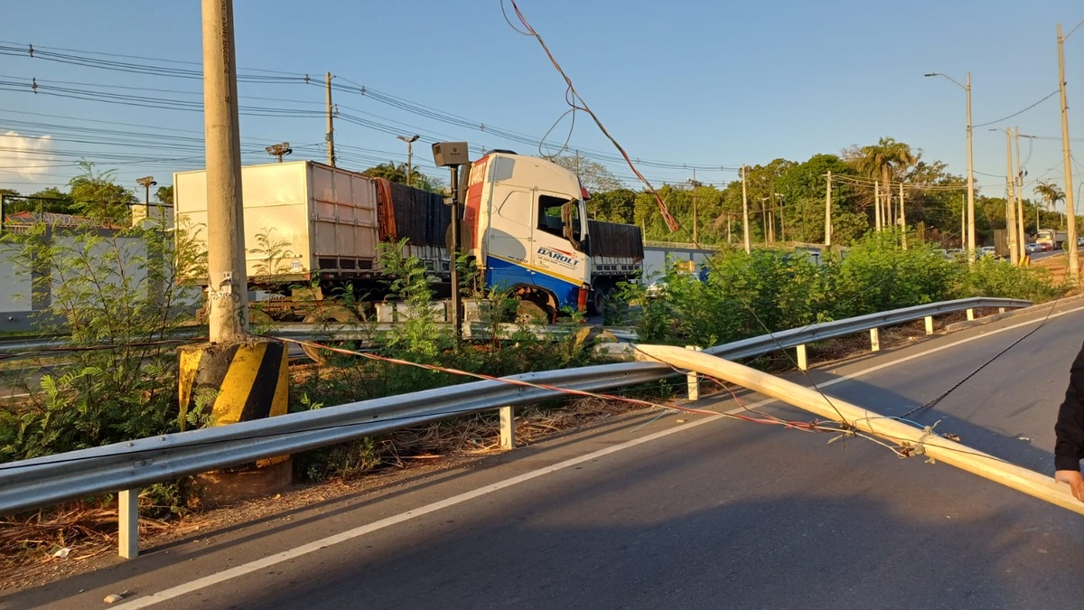Acidente na BR-343, motorista não sofreu ferimentos.