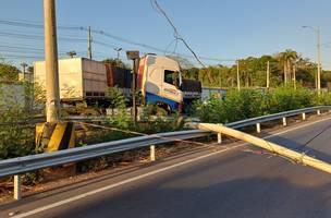 Acidente na BR-343, motorista não sofreu ferimentos. (Foto: ASCOM PF/PI)