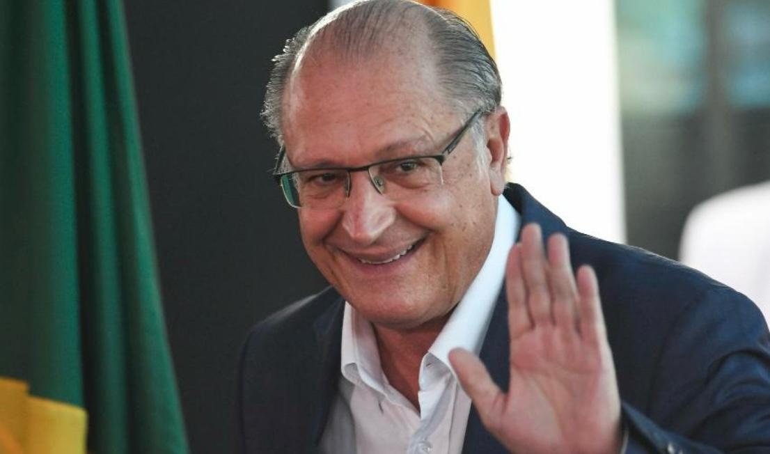Alckmin tem desejo de continuar na vice presidência.
