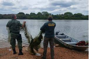 Dois mil metros de redes de pesca foram apreendidos durante operação. (Foto: Ascom Semarh)