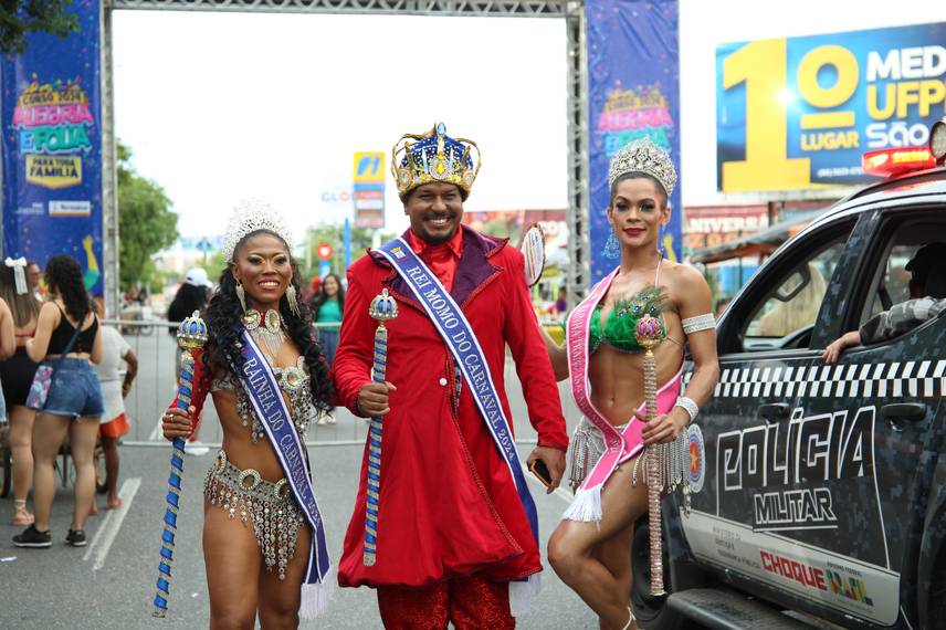 Foliões no Corso de Teresina 2024.