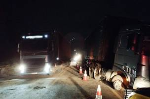 Homem morre após acidente entre caminhões e carro na BR-316 no Piauí. (Foto: Divulgação/ PRF-PI)