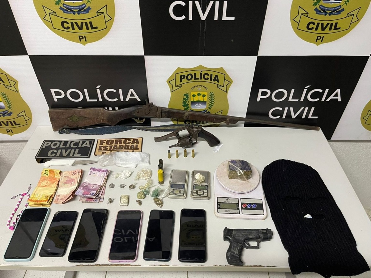 Homens são presos por ilegal de arma e drogas
