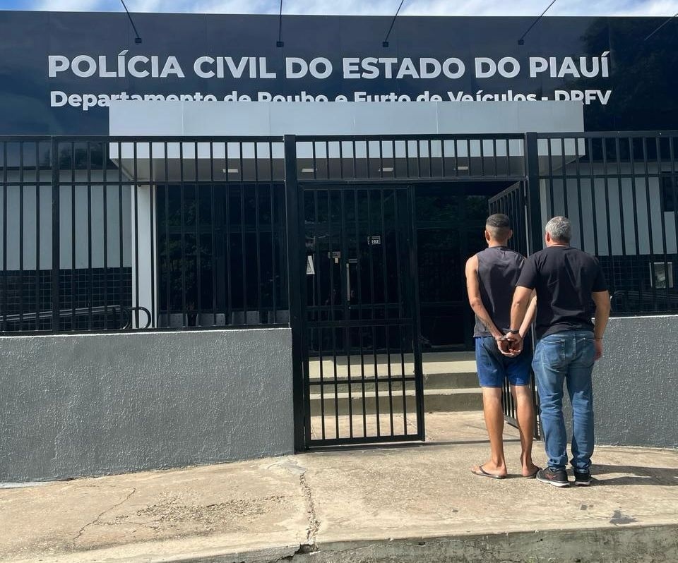 Polícia Civil prende dois homens por roubo de motos em Teresina.