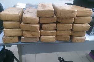 Polícia Militar prende homem com maconha dentro de mala em Floriano. (Foto: ASCOM)