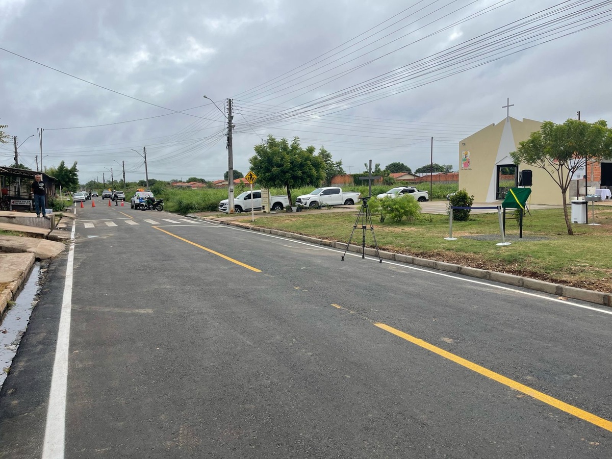Rua Rosa Tajra Adad, no residencial Torquato Neto, Zona Sul de Teresina.