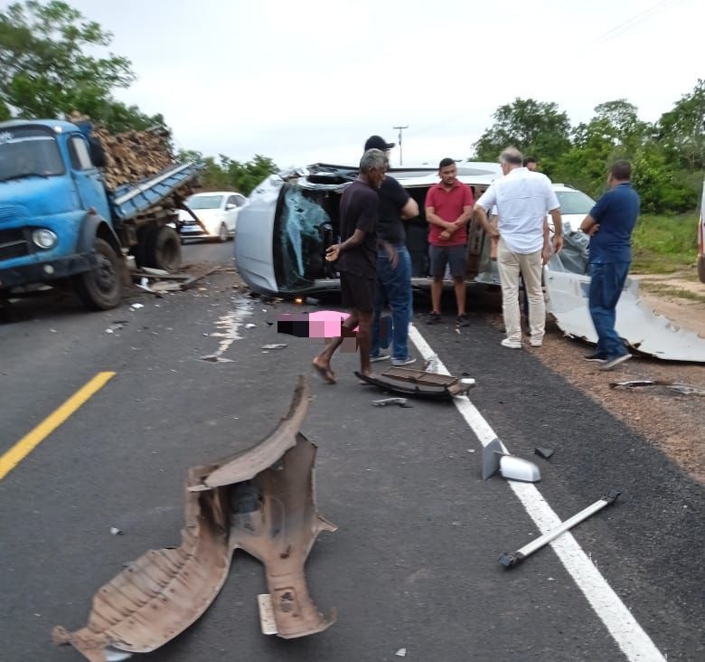 Acidente entre caminhão e táxi resulta na morte de idosa na PI-113.