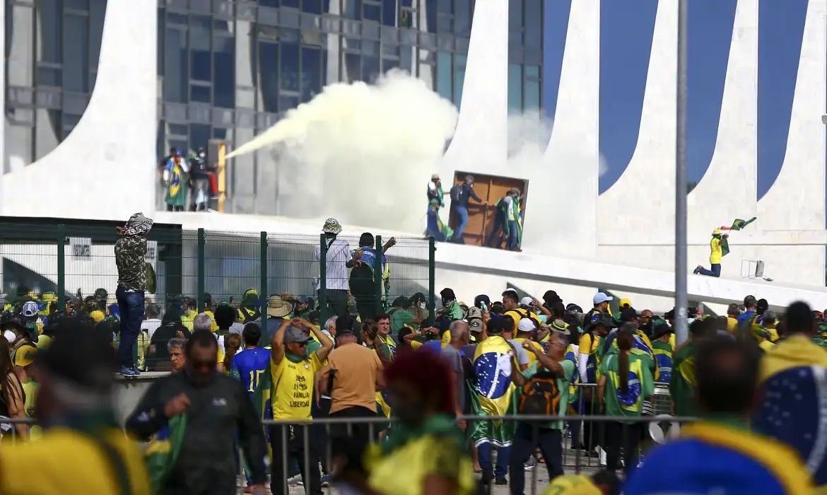 Atos antidemocráticos ocorridos em 8 de janeiro de 2023.
