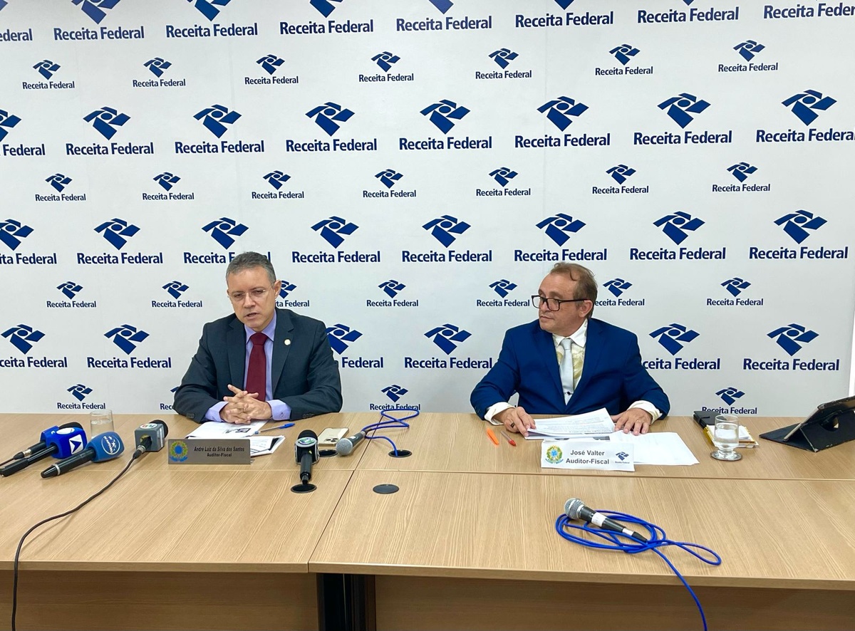 Auditores-Fiscais da Receita Federal André Luiz da Silva Santos e José Valter.