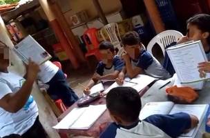 Bar vira sala de aula devido a condições precárias de estrada em Teresina. (Foto: Reprodução/ Internet)
