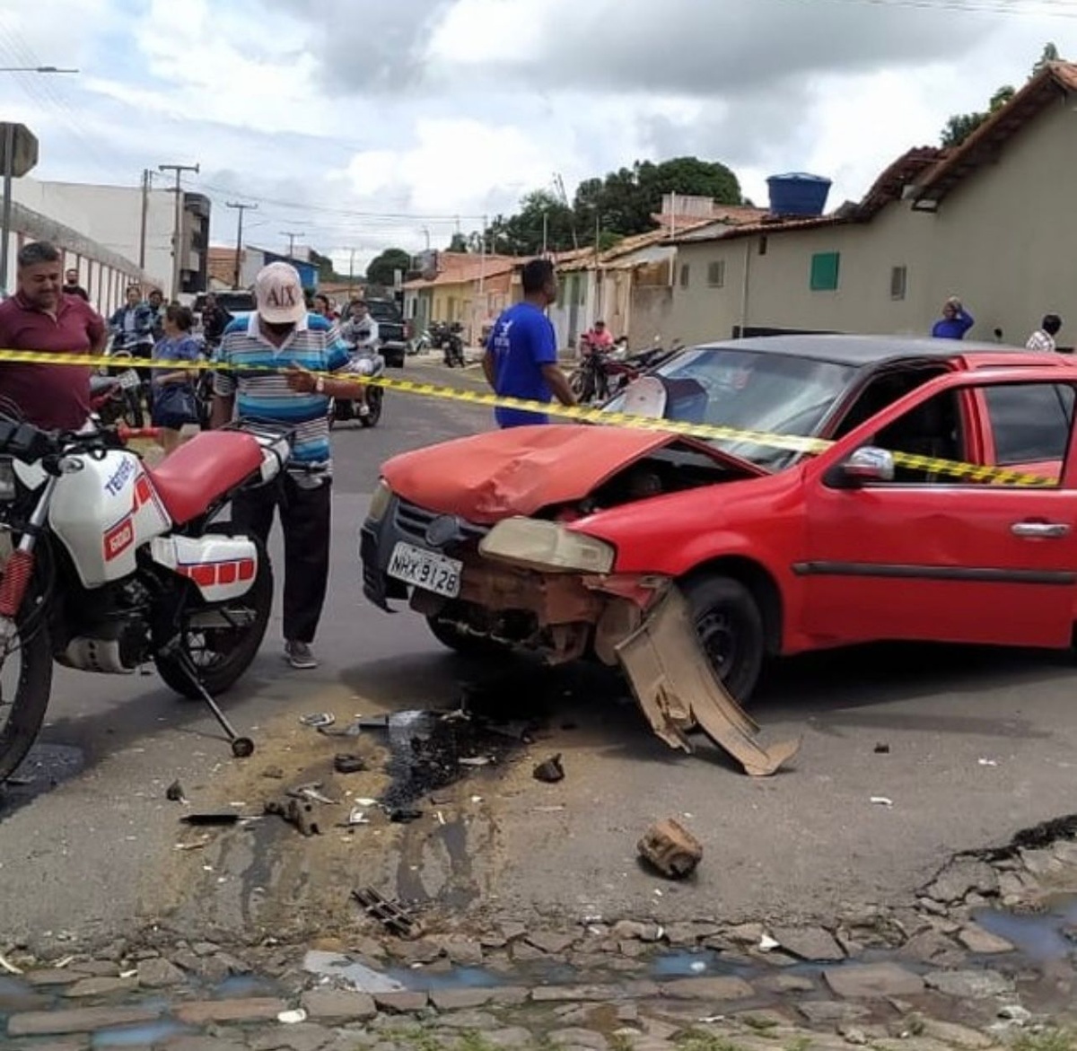 Colisão entre carro e moto deixa um morto no interior do Piauí.
