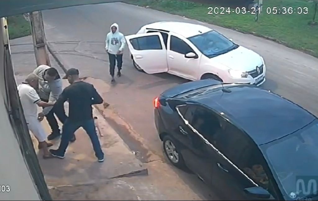 Criminosos abordam empresário e roubam carro na zona Leste de Teresina.